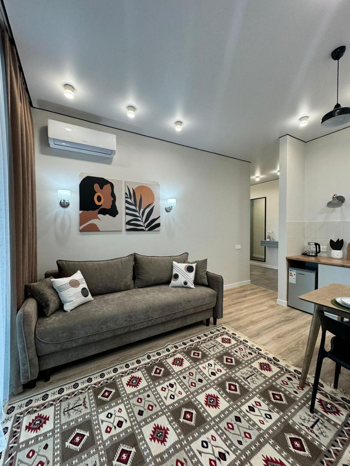 A-six Luxury Apartment
